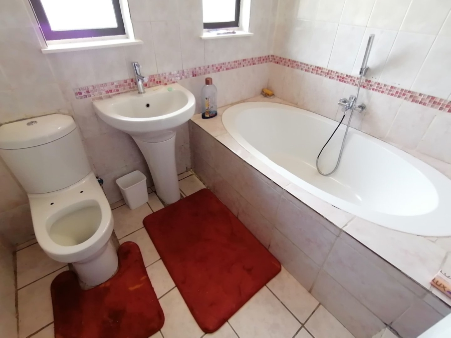 4 Bedroom Property for Sale in Uitsig Free State